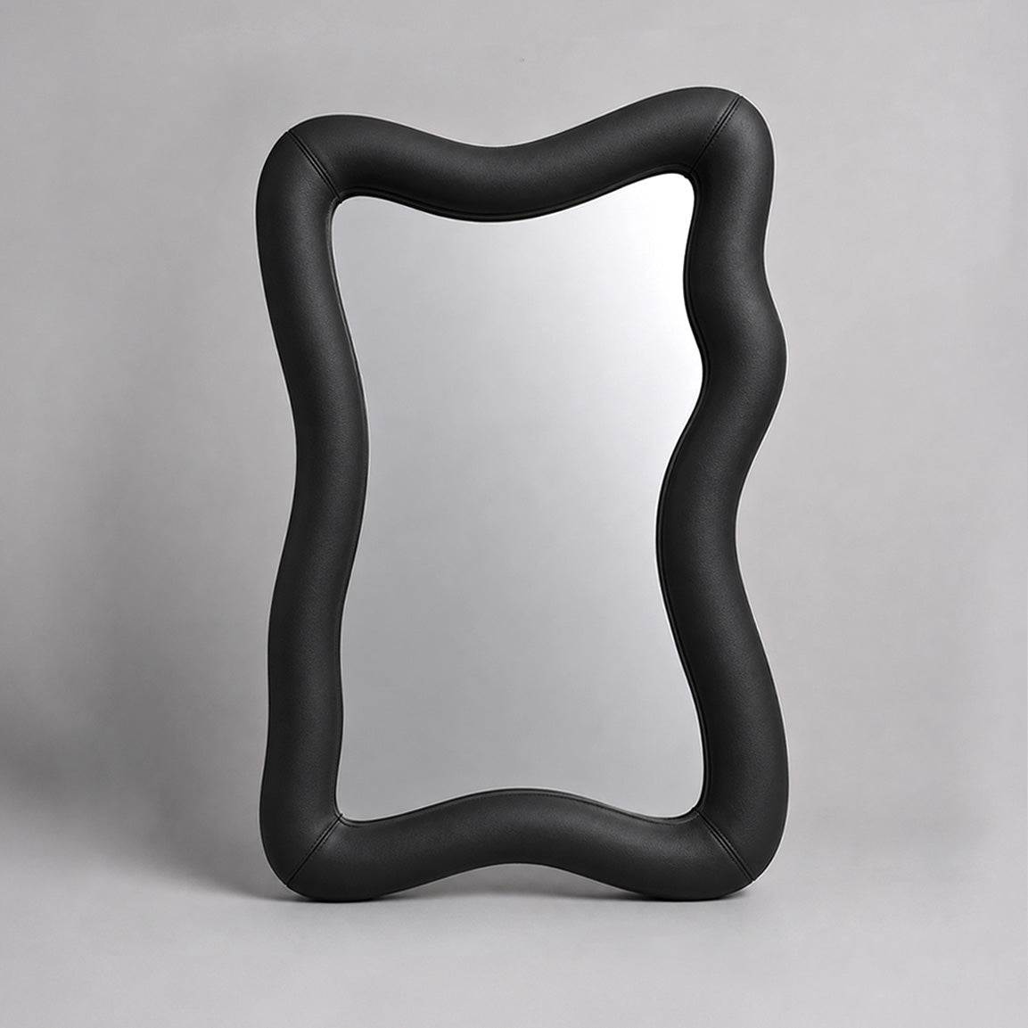 Otium I Black
